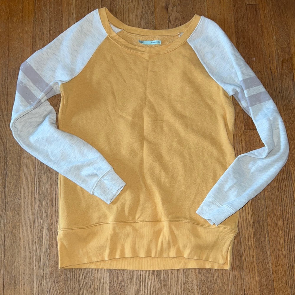 Maurice’s crew neck sweatshirt size medium